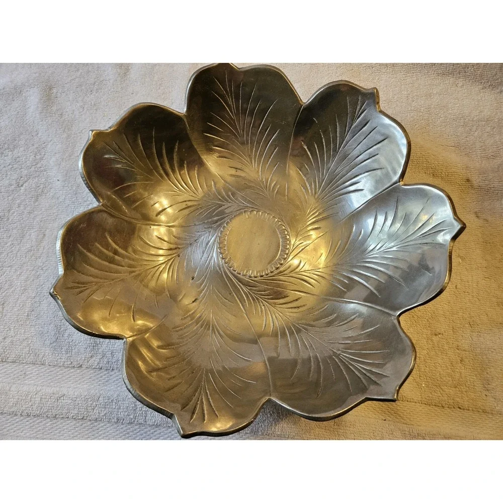 VTG Heavy Decorative Aluminum Flower-shape Bowl‎ Made in India 12 Inch
